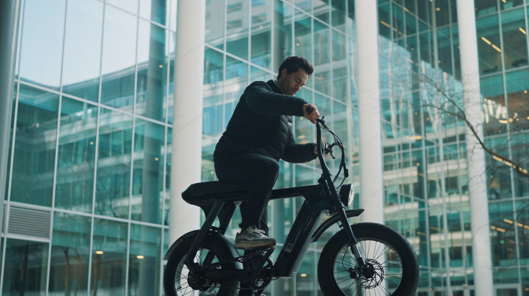 ¿Qué ventajas comerciales ofrece una fatbike eléctrica de marca?